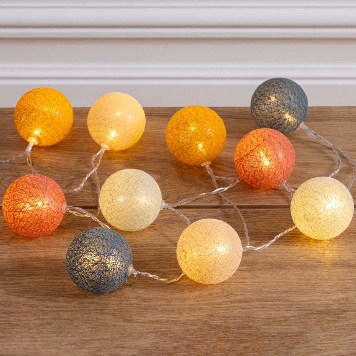 Guirlande décorative LED Atmosphera Boules multicolores - Guirlande lumineuse en coton - Boule de coton - 10 Boules - Piles non incluses