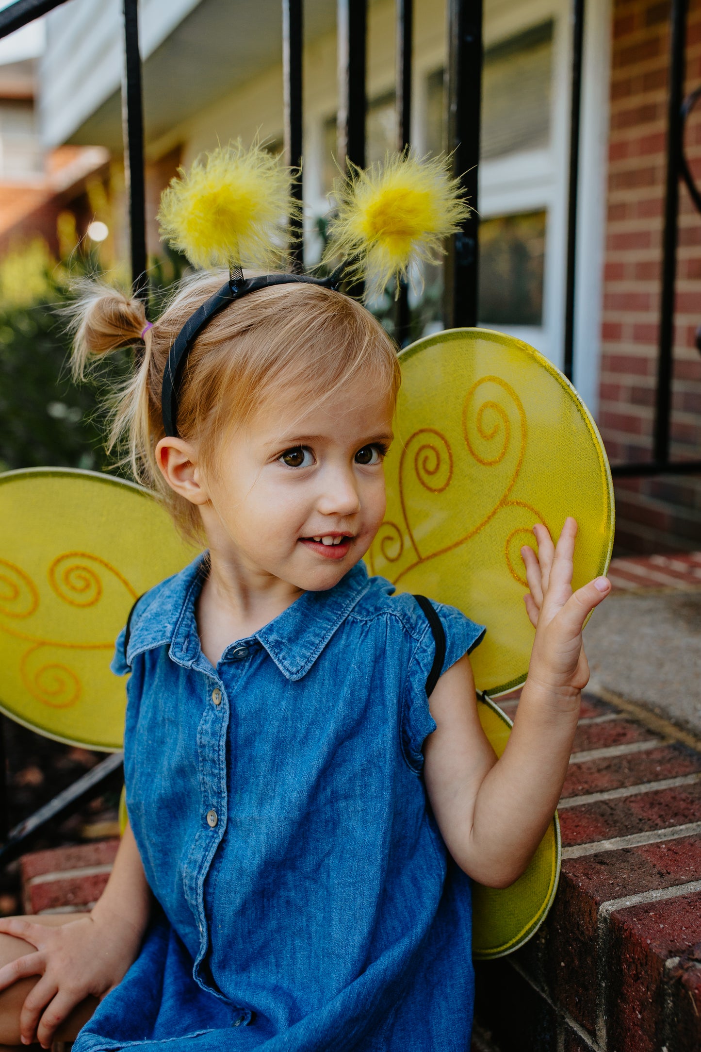 Great Pretenders Fancy Dress Bumblebee headband with wings - Yellow