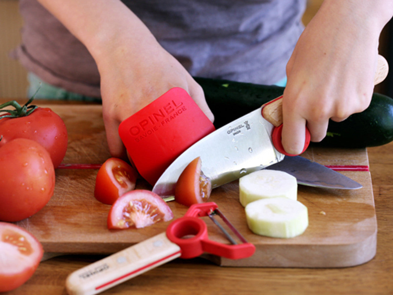 Opinel Le Petit Chef Kinderkeukenset - 3-delig - Kinderkoksmes (11cm), Vingerbeschermer, Dunschiller - Rood