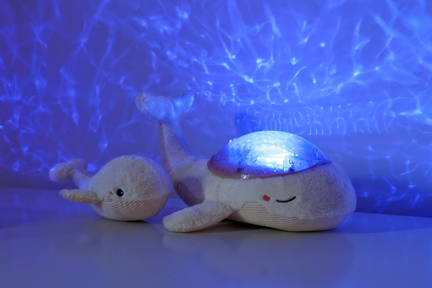 Cloud-B Tranquil Whale Rustgevende Knuffel met geluiden, projectie - Wit