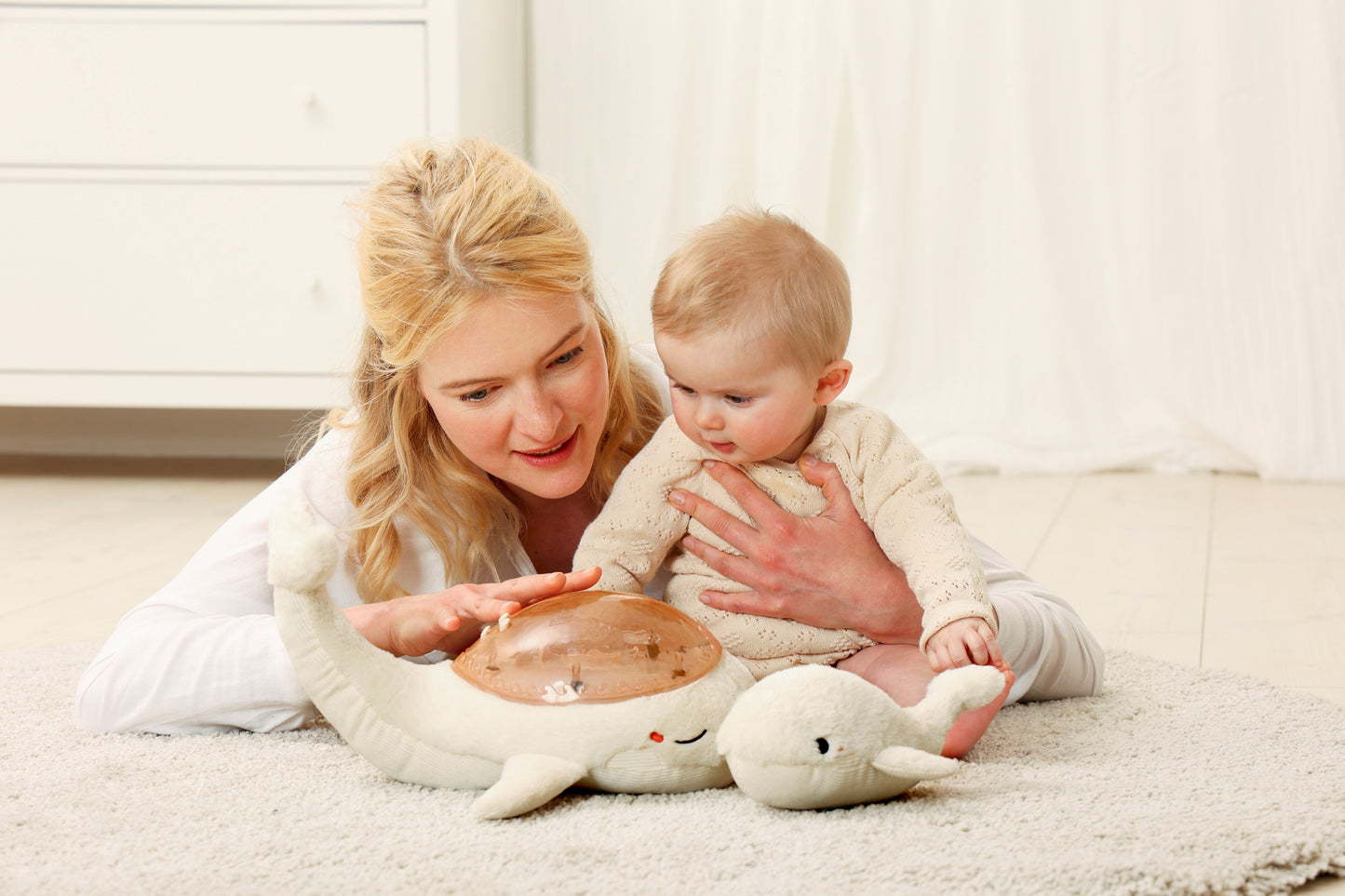 Cloud-B Tranquil Whale Rustgevende Knuffel met geluiden, projectie - Wit