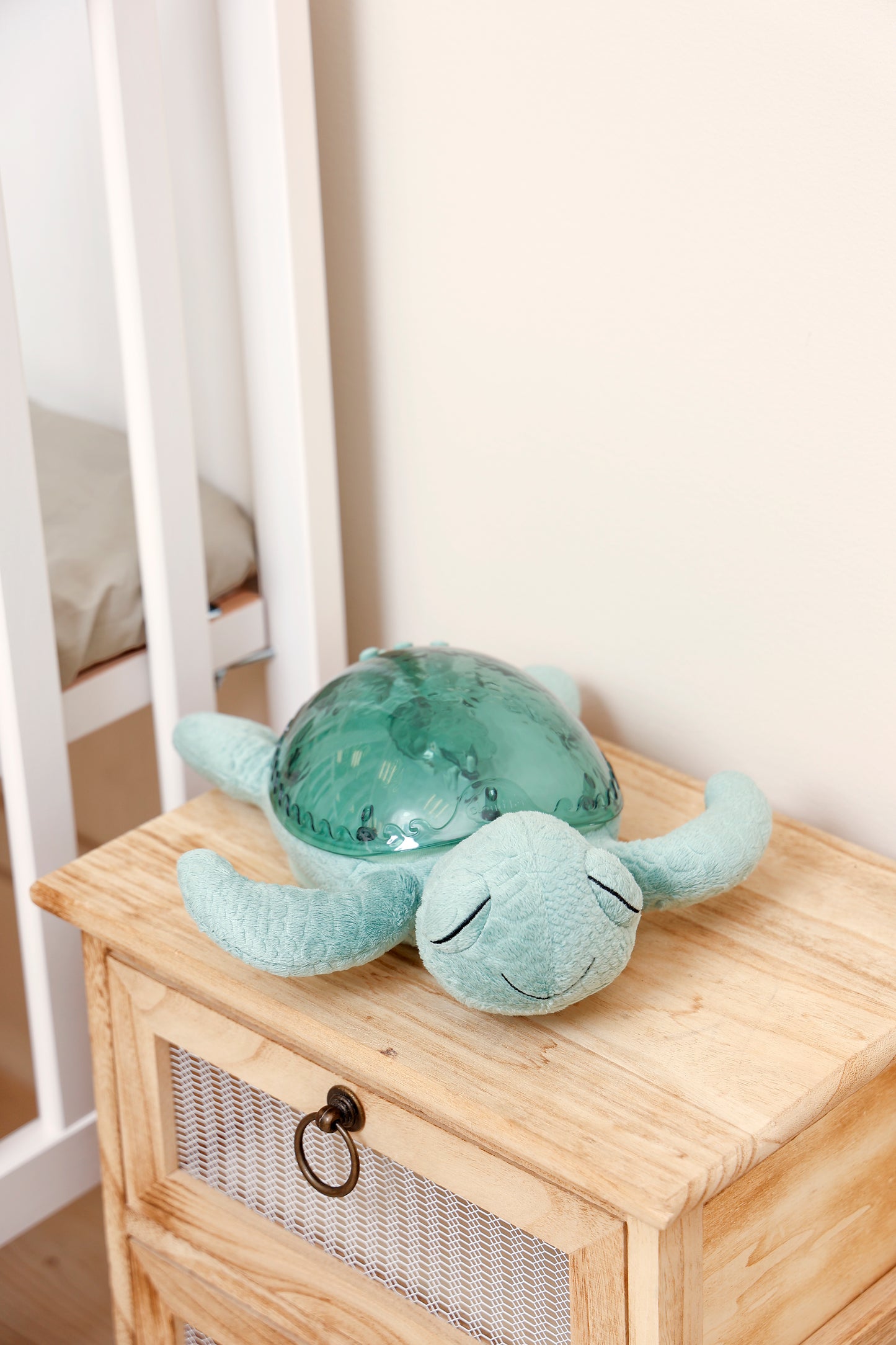 Cloud-B Tranquil Turtle Rustgevende Knuffel met geluiden, projectie - Groen