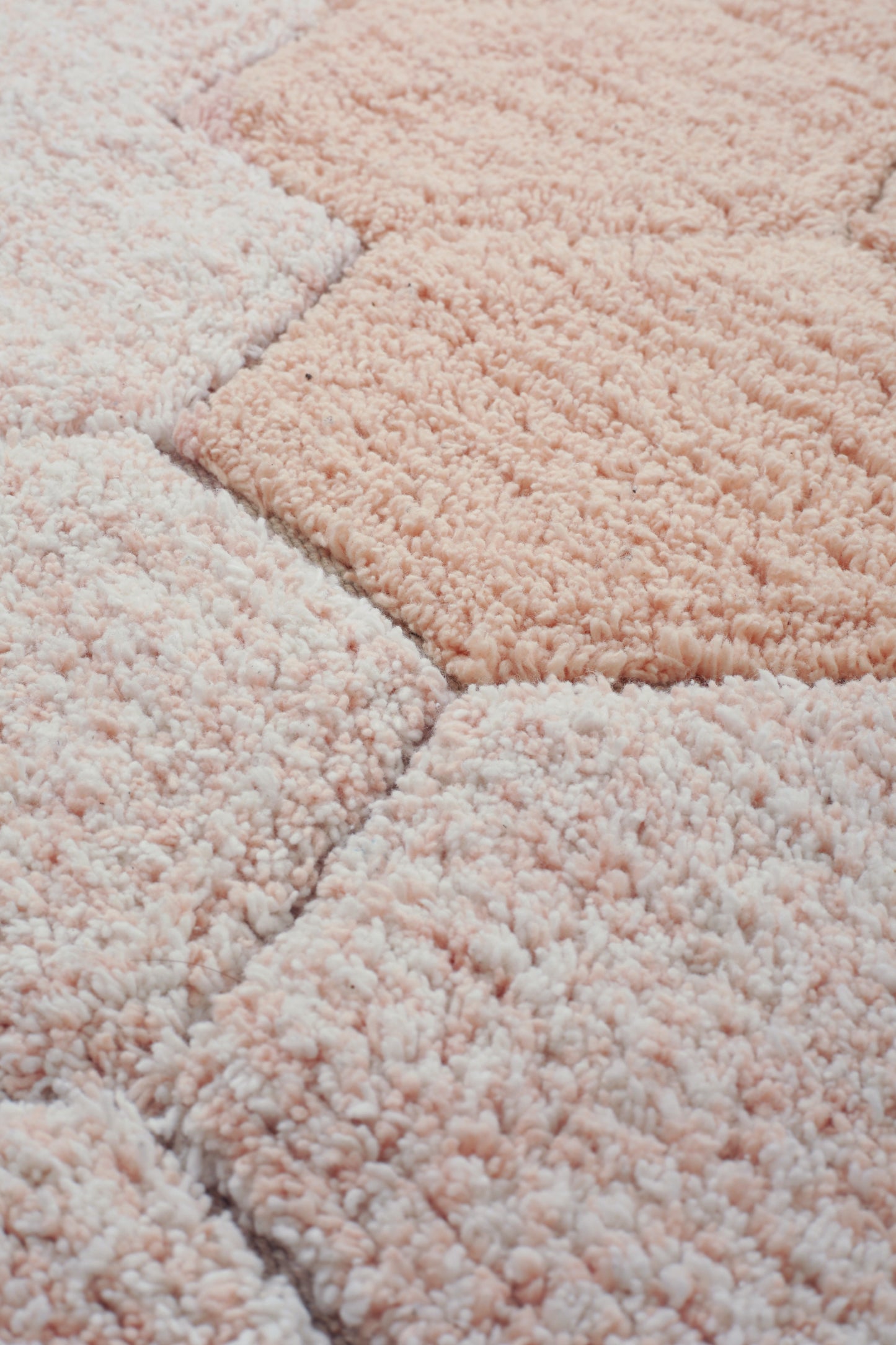 Lorena Canals Tapis lavable en coton - Planet Bee - Honeycomb Rose - Ø140cm