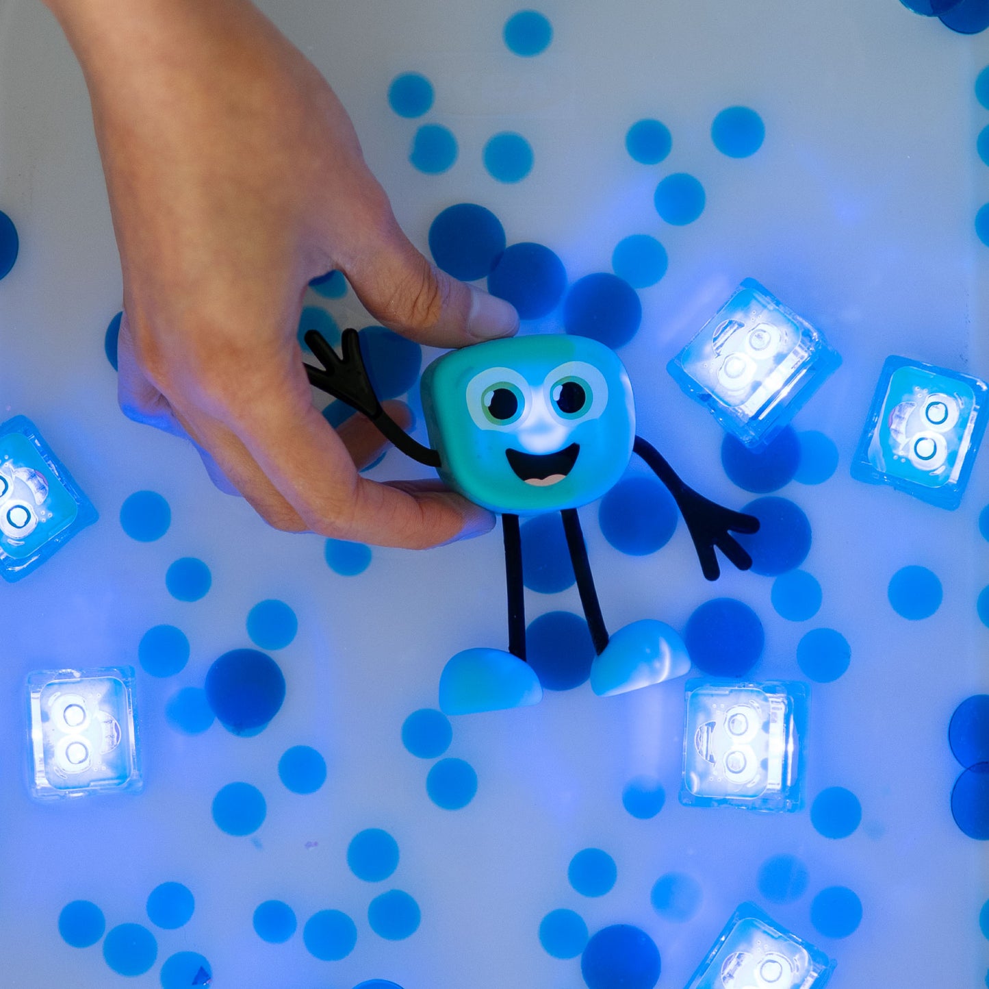 Glo Pals Blair Light up Poppetje - Blauw -