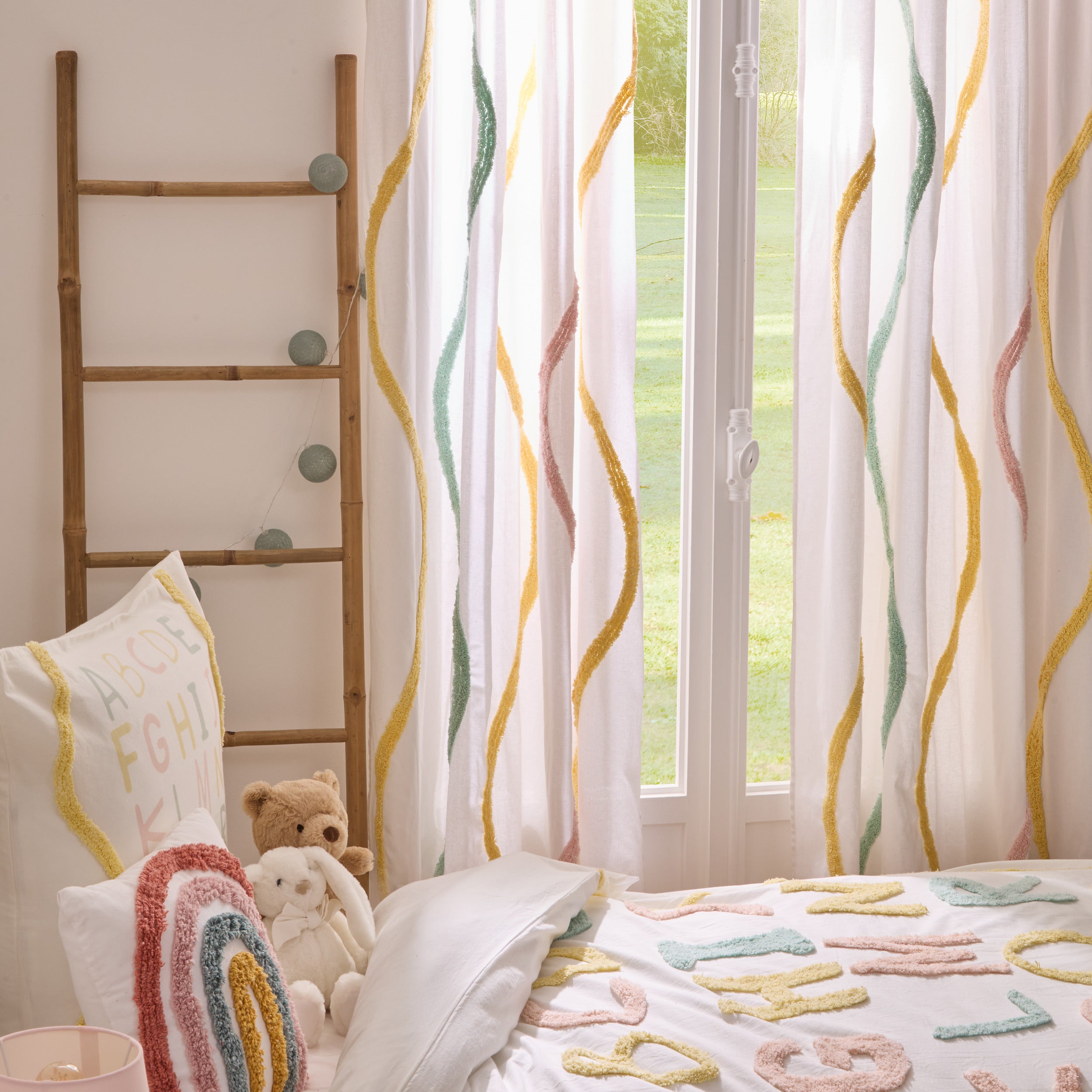 Atmosphera Kids Alfabet Gordijn 140x260cm - Kant en klaar met ringen - Gordijn raambekleding - Wit