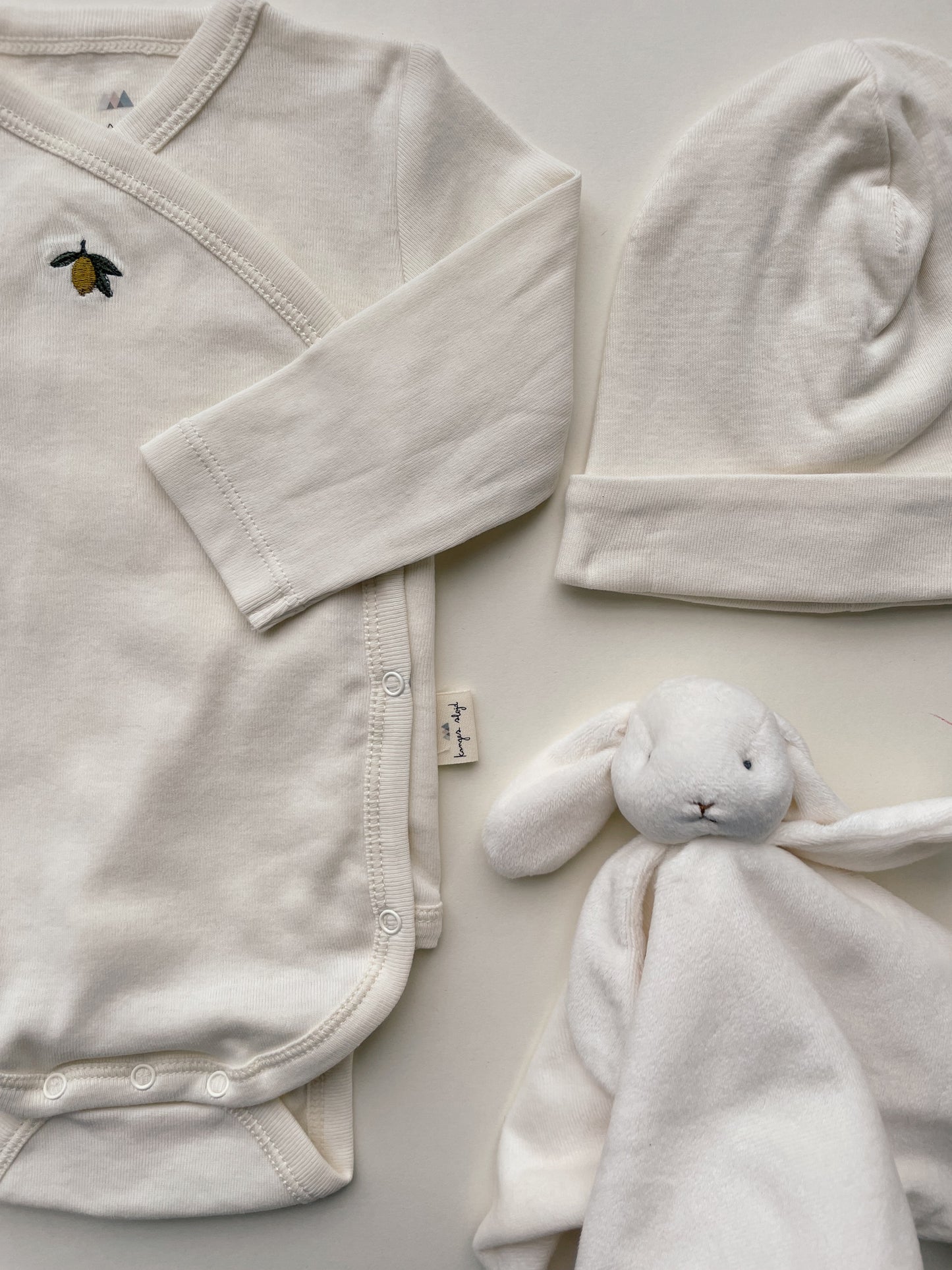 Konges Sløjd Maternity Package 0-1 month - Hat, body, cuddle cloth - Off White (Lemon)