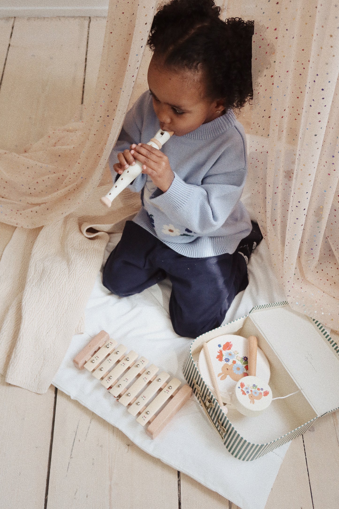 Konges Sløjd Bunny Ensemble de musique en bois - Tambourin, flûte et tambour à baguettes - Convient à partir de 3 ans - Bunny Tokki