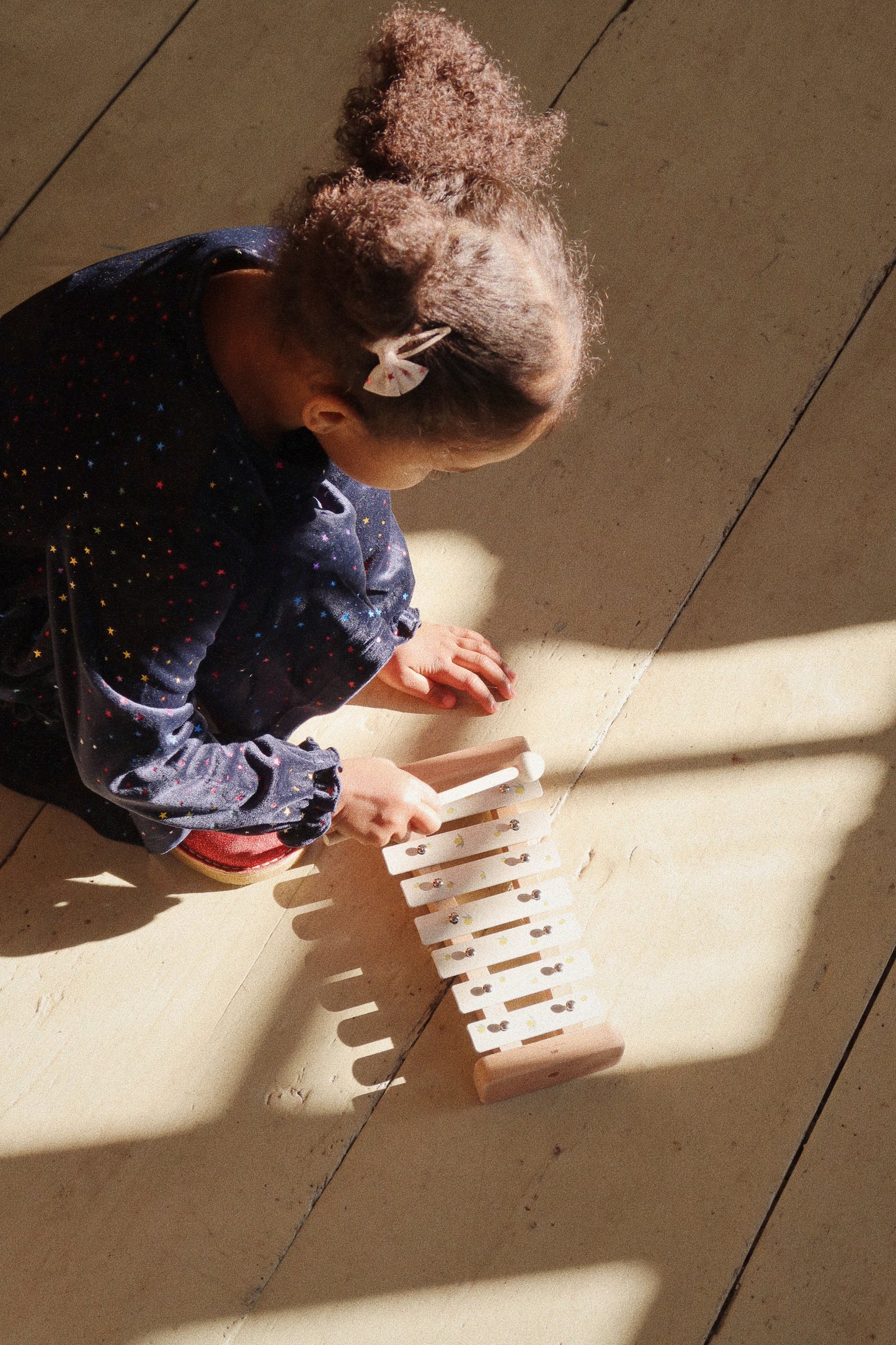 Konges Sløjd Xylophone en bois avec 7 touches métalliques - Cerise