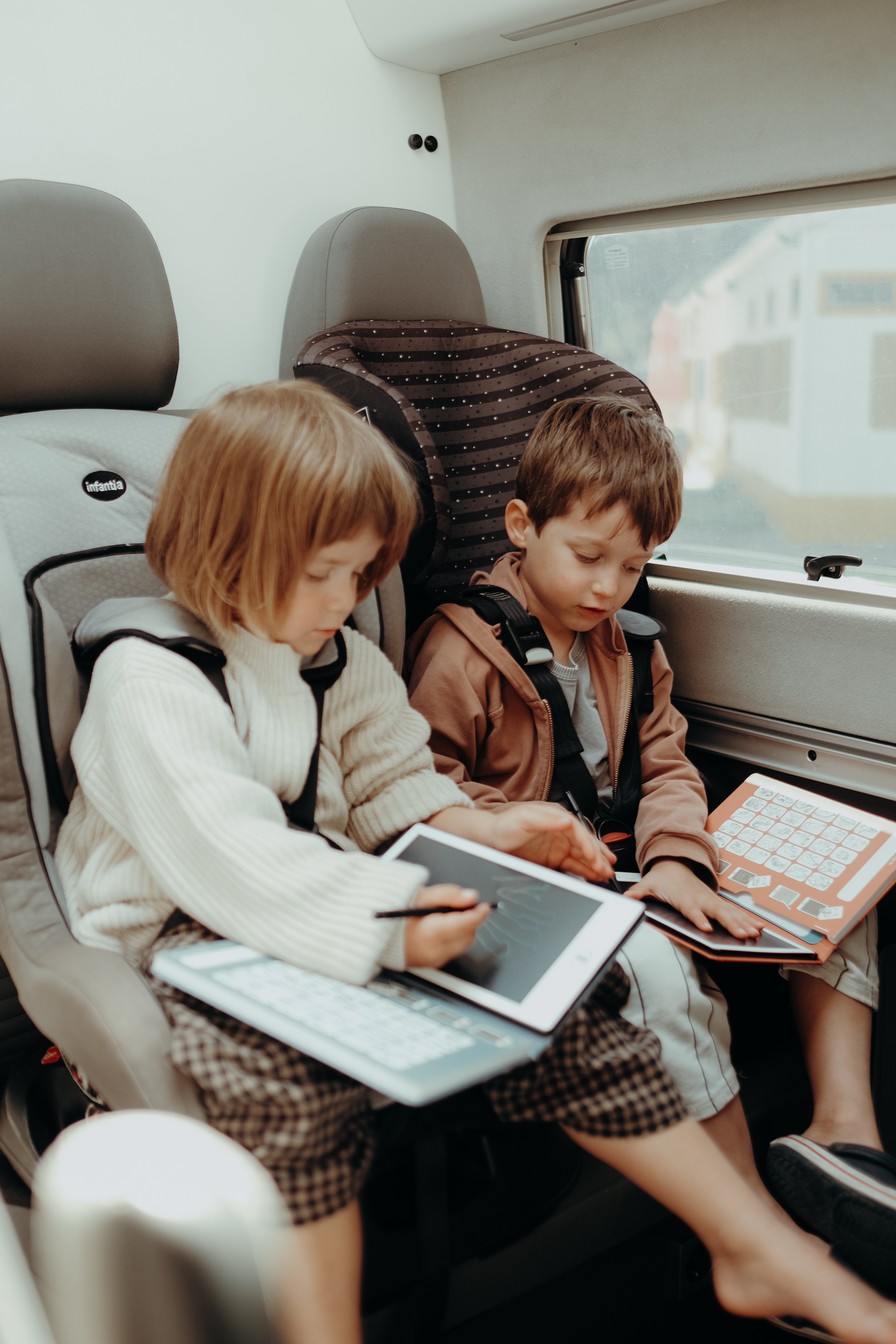 BEAU by Bo Kidywolf Kidydraw Mini Tekenboek met LCD-scherm - Dieren over de hele wereld + Extra Pennetje