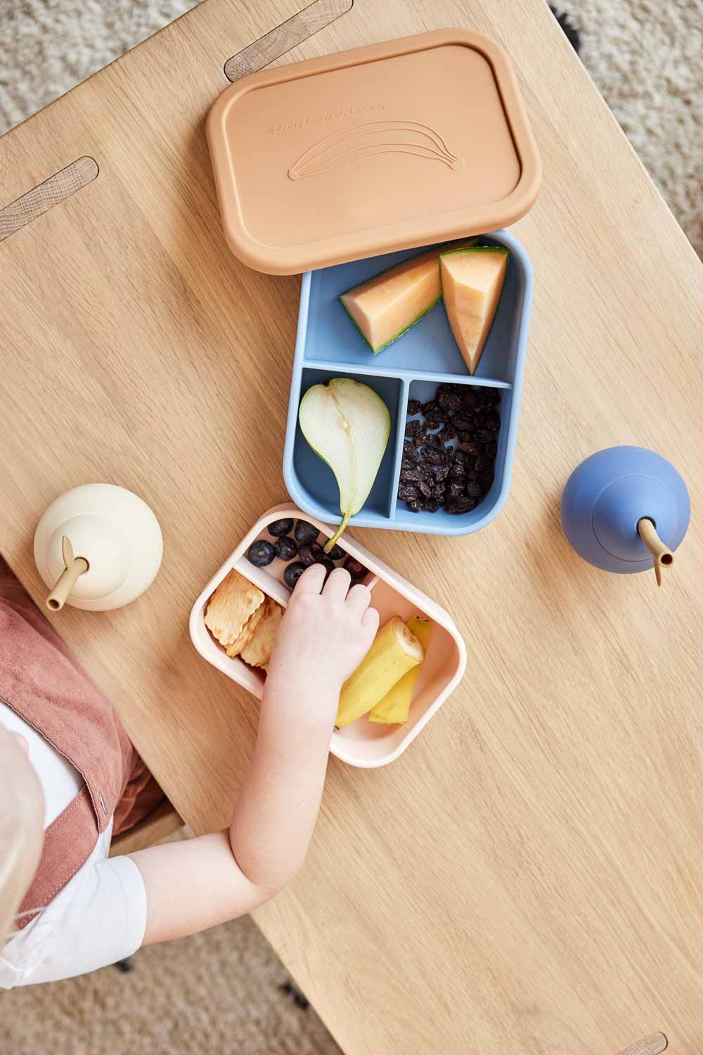 OYOY Yummy Brooddoos/Lunch box met indeling S - Blue/Clay