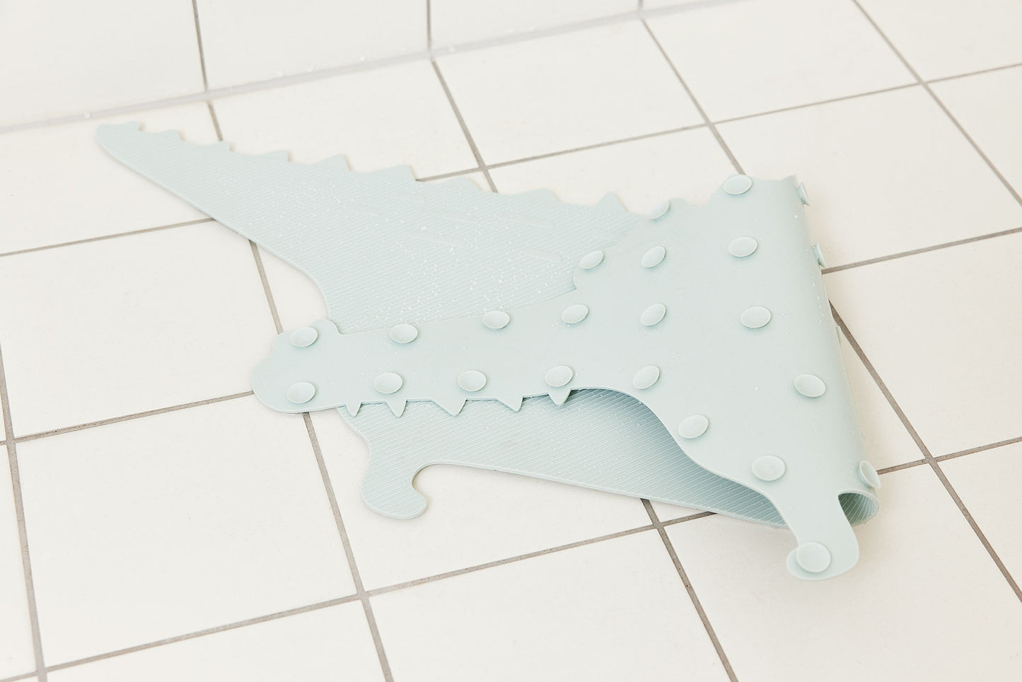 OYOY Gustav crocodile bath mat 80x30cm - Pale Mint