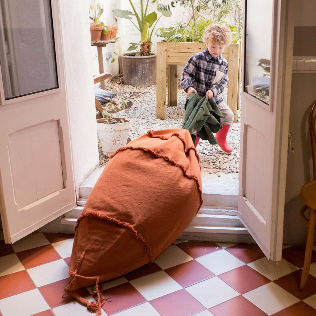 Lorena Canals Wasbaar katoen zitzak - Cathy the Carrot - 100x55cm