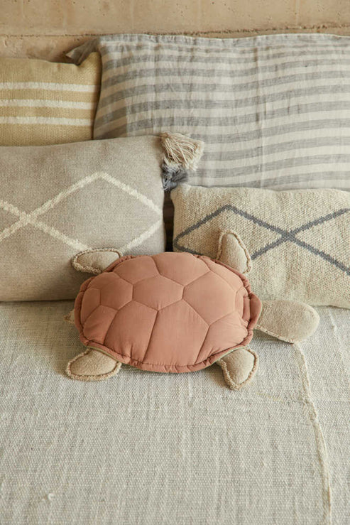 Lorena Canals Wasbaar kussen - Turtle - 30x45cm