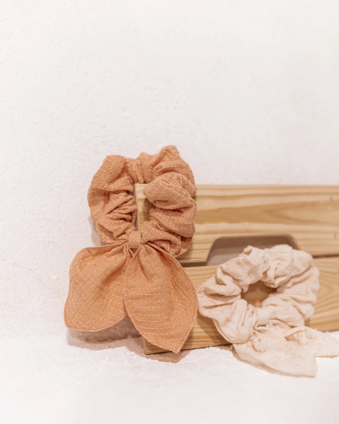 Mrs Ertha Scrunchies met strik - Blush