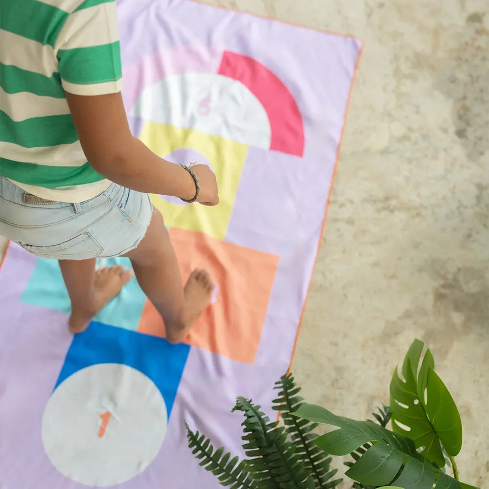 Quut Play Towel / Beach Clock Hopscotch L - 100x180cm - Purple