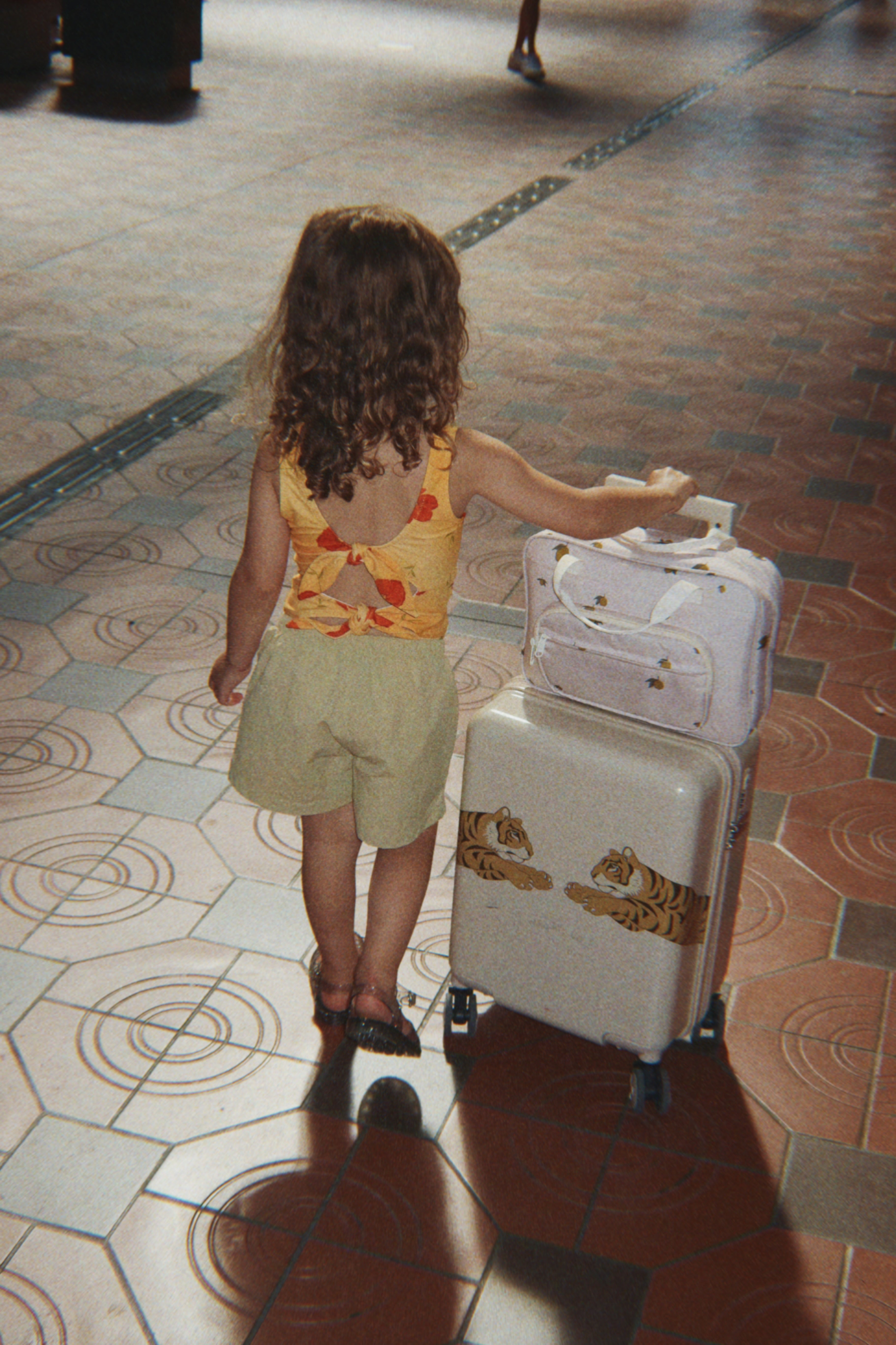 Konges Sløjd Feestdagen Tekenspullen/Holiday Essentials Bag - 29x7x23cm - Lemon