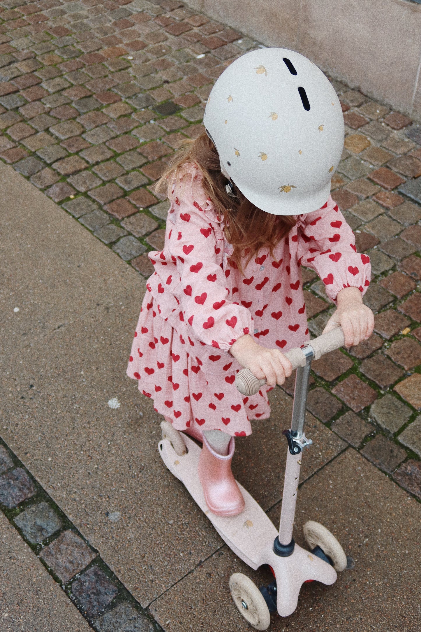 Konges Sløjd Balance bike with bell and wicker basket - Cherry