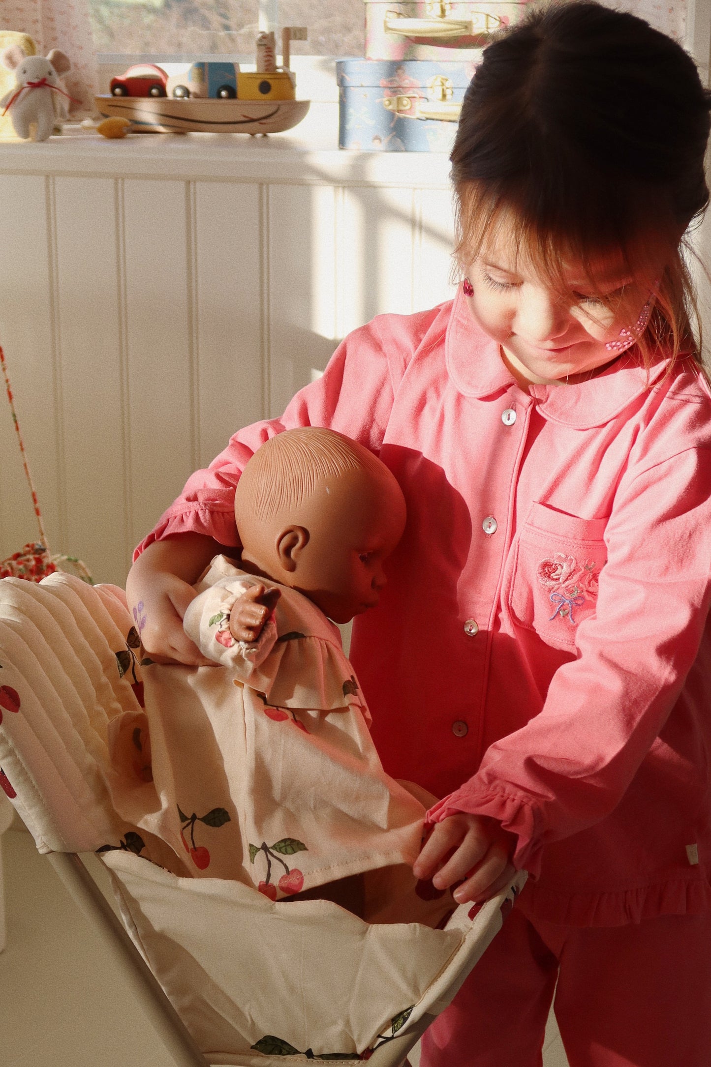 Konges Sløjd Doll High Chair - Hoge stoel voor pop - Ma Grande Cerise Pink Glitter