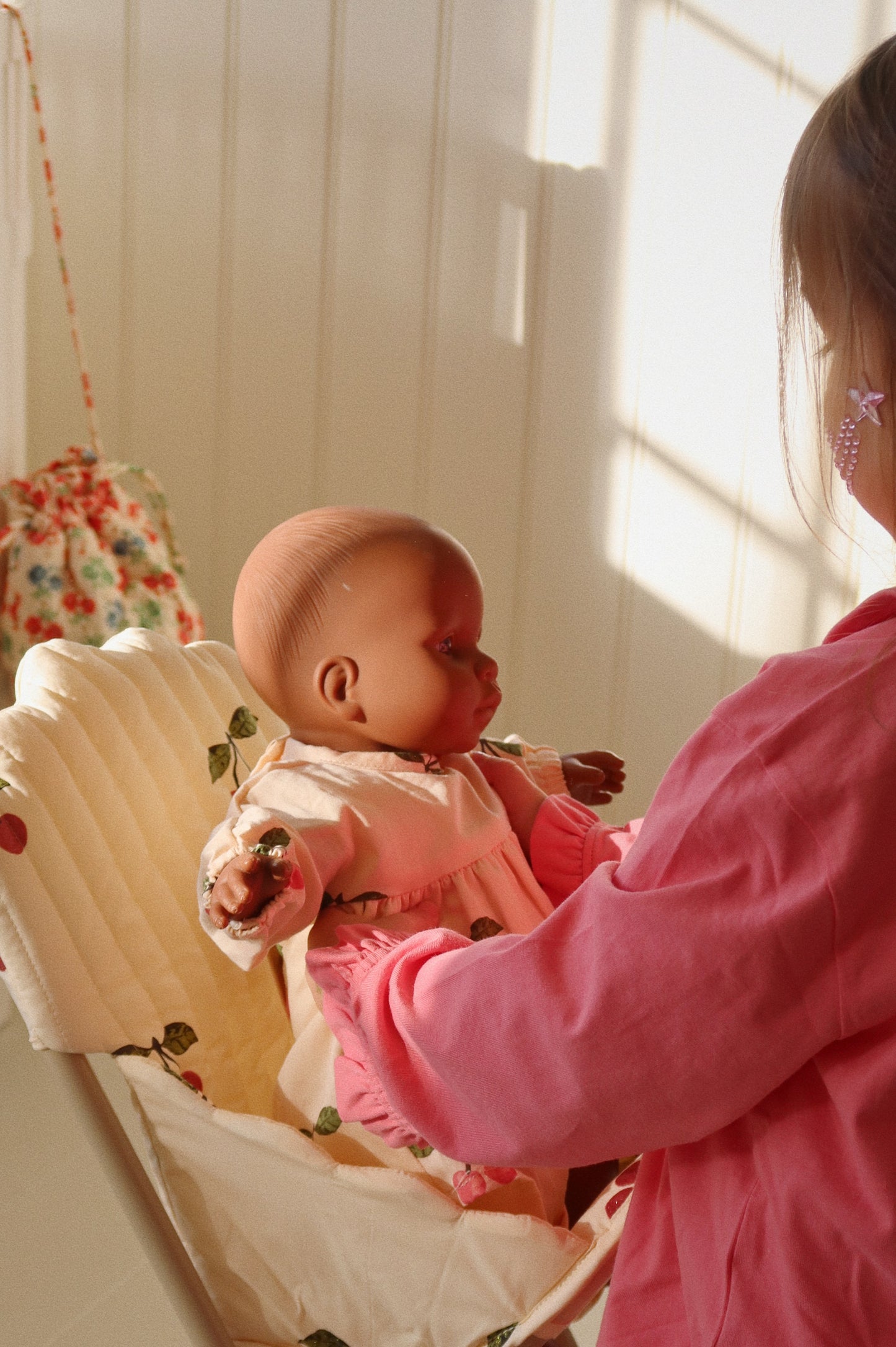 Konges Sløjd Doll High Chair - Hoge stoel voor pop - Ma Grande Cerise Pink Glitter