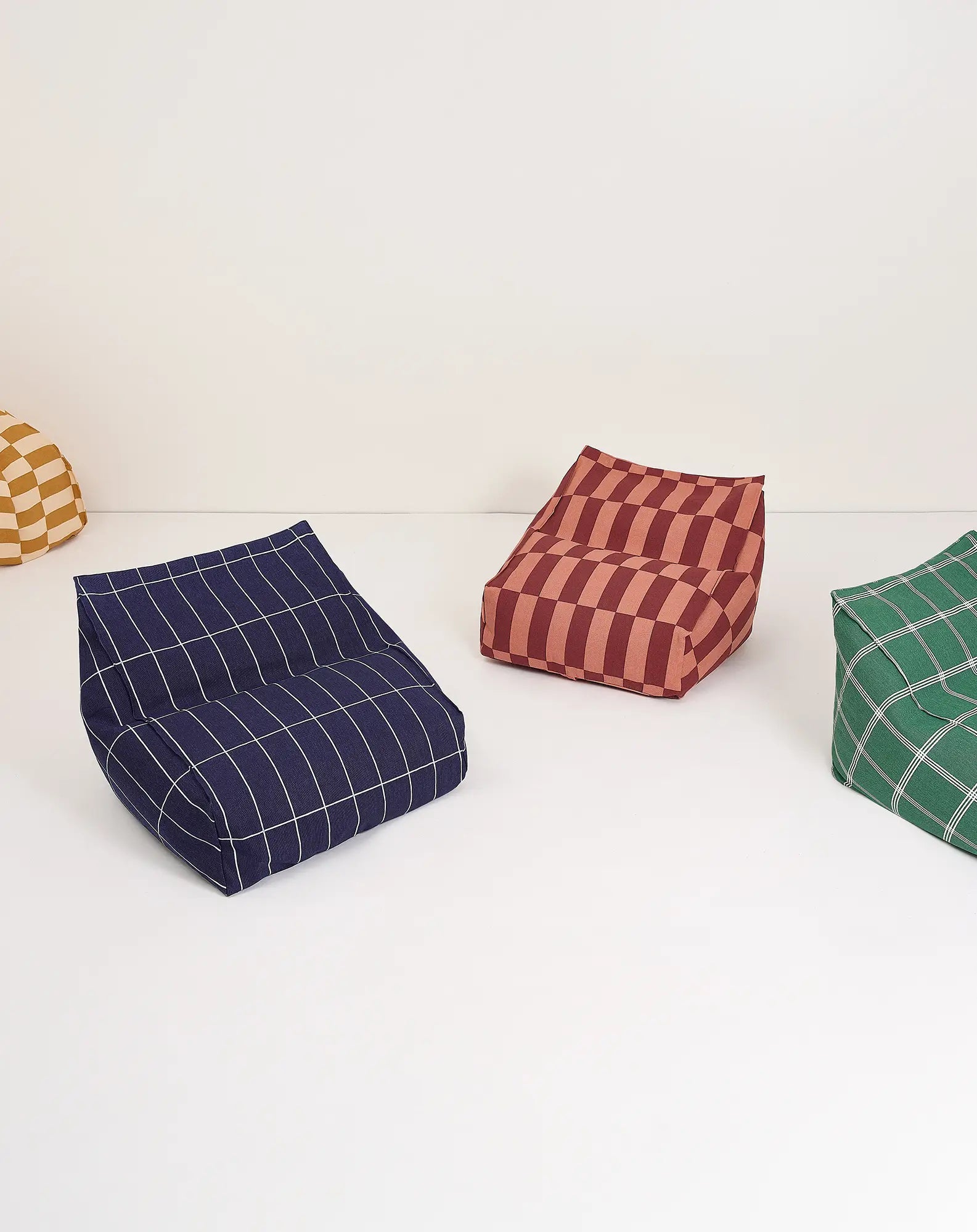 Nobodinoz Pouf Chelsea Velours Farniente Jaune