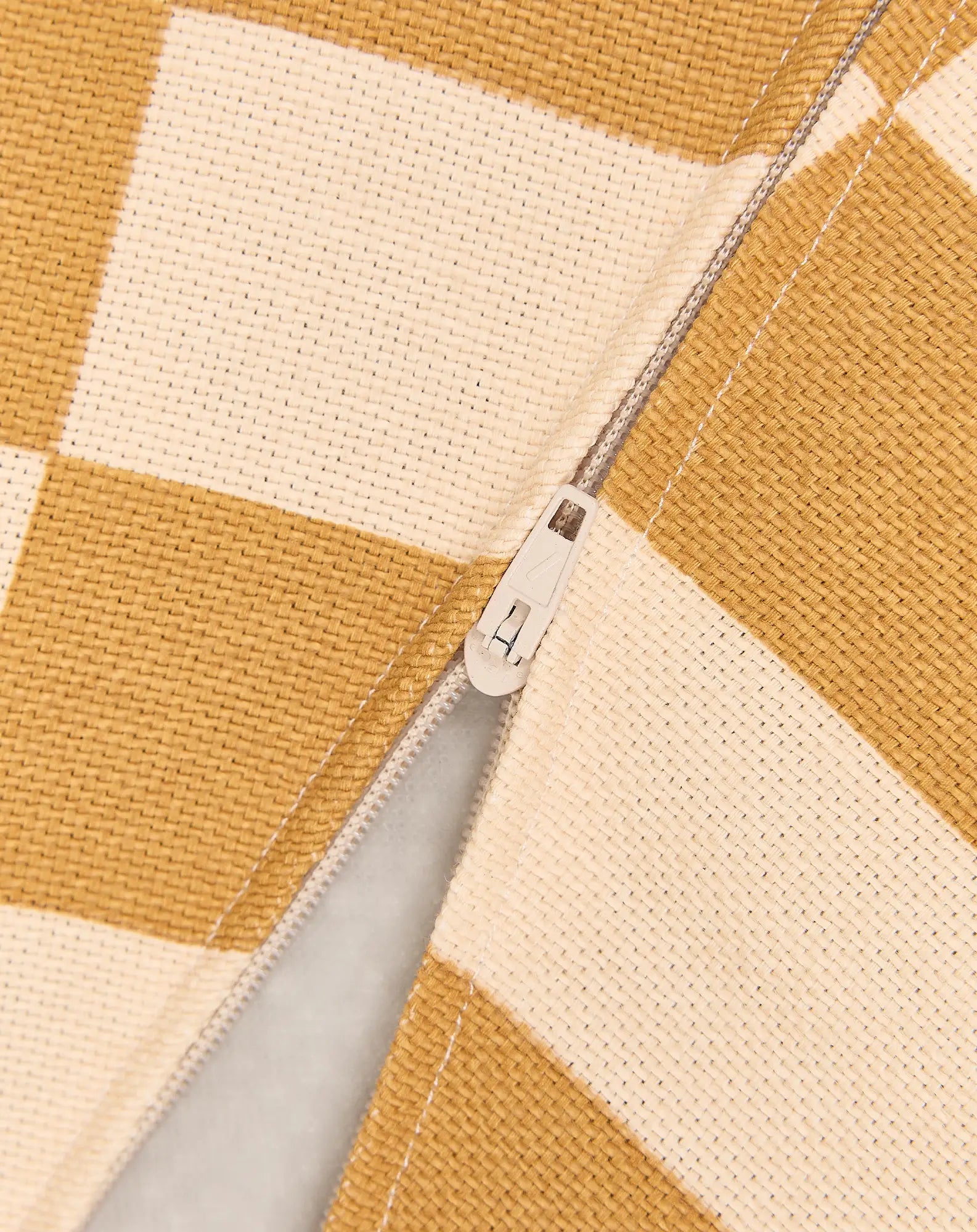 Nobodinoz Pouf Chelsea Velours Farniente Jaune