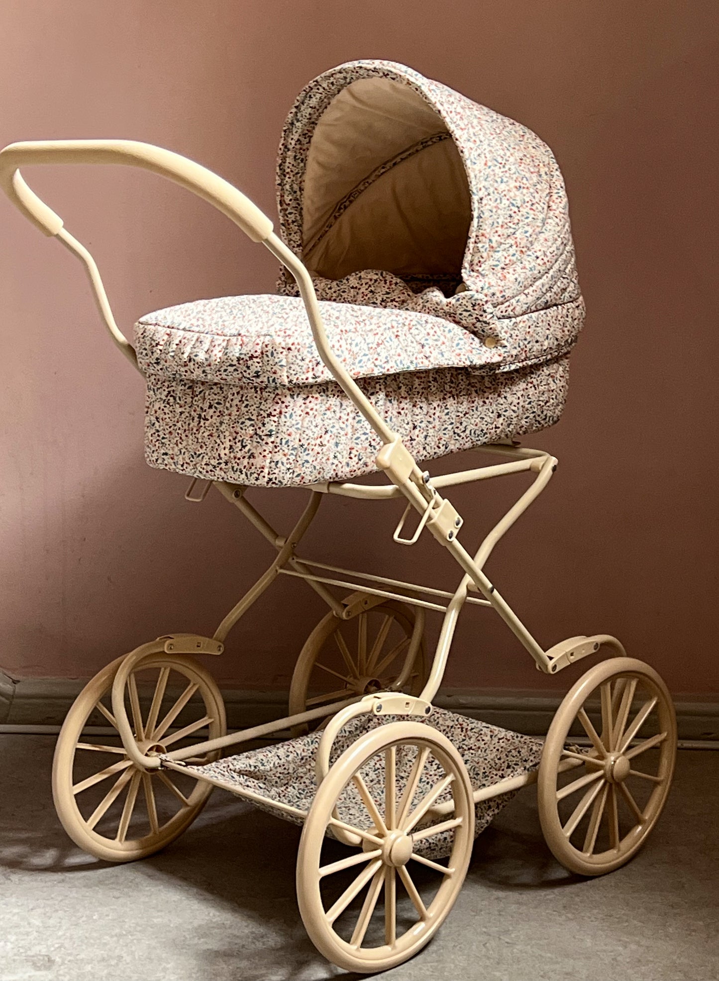 Konges Sløjd Poppenwagen/Doll Pram Vintage - Opvouwbaar - Louloudi